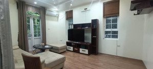 cho thuê biệt thự rộng 200, có bãi đỗ xe rộng, 45 triệu tại trần thủ độ, hà nội