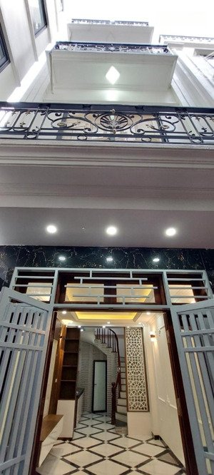 cần bán nhà vị trí đẹp duy nhất tại phố yên bình văn quán hà đông.32m2 5 tầng giá 6,95 tỷ