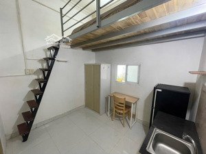 khai trương duplex gác cao cửa sổ thoáng. cách đại học văn lang 5p đi xe, di chuyển đến q1 chỉ 10p