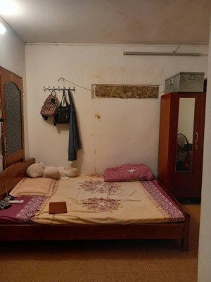 cho thuê tầng 1 giá 6tr khu a nghĩa tân dt 60m2. lh 