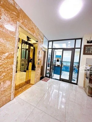 phân lô -phố yên lạc -quận hai bà trưng -ô tô -kinh doanh -thang máy -160 m2--mặt tiền -6 m7