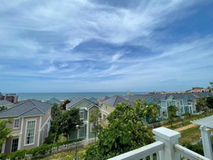bán nhanh biệt thự đơn lập view biển siêu đẹp 240m2 dãy hồ bơi vô cực giá 8.5 tỷ bao hết 4 pn- 3wc