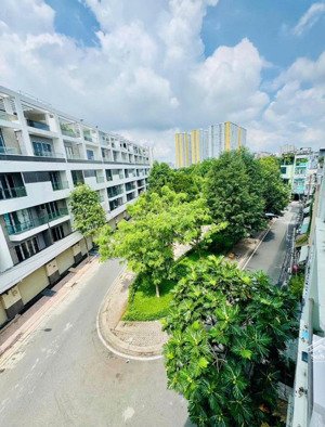 nhà 3 lầu view đẹp ngay công viên khu bình phú q. 6