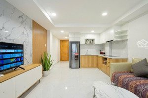căn hộ cửa sổ 1 phòng ngủ và phòng khách diện tích ( 45m2 ) ngay trung tâm quận 1 , hồ chí minh