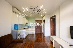 căn hộ ban công 1 phòng ngủ và phòng khách rộng thoáng (50m2) ngay tại lê văn sỹ quận 3