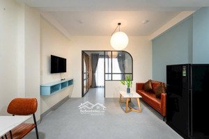 căn hộ ban công 1 phòng ngủ ( 50m2 ) ngay trung tâm quận 3 và quận 1 , phú nhuận