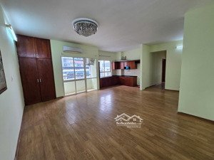 chính chủ cần bán chcc căn góc 3n 2vs 3 ban công tầng trung tại ctm 299 cầu giấy