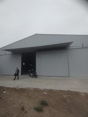 cho thuê kho đường cầu diễn, phú diễn từ liêm. dt 700m2 cao 8m có điện 3fa, nước sạch. giá 90k/m2