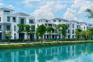 nhà 3 mặt sông, khu compound, vị trí trung tâm. đã có nhà và sổ. góp tiến độ. lh: 0902,746,319