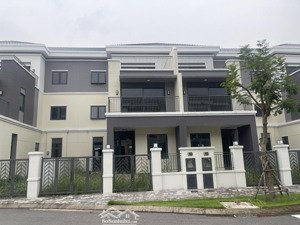 nhà phố the elitte 8x20m giá 7,6 tỷ đang góp, hướng nam, đường 14m, gần clubhouse. lh: 