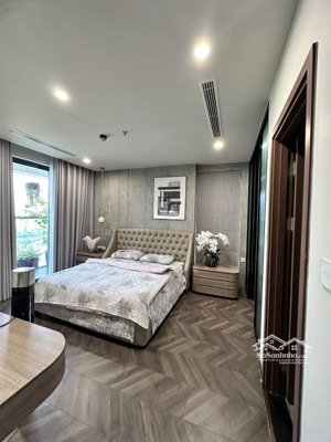 bán gấp căn hộ 3pn richland southern 130 tầng trung, view thành phố rất thoáng giá chỉ hơn 9 tỷ