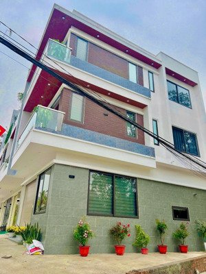 3,x tỷ - nhà 3 tầng 2 mặt tiền ngay đường tân quang gia sàng