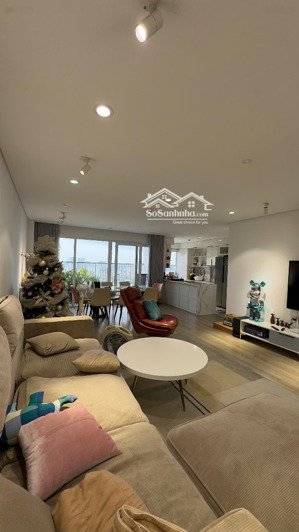 chính chủ bán ch 2pn, cc goldseason, dt 66m2, full đồ, sổ đỏ, tầng trung, giá 6 tỷ. lh 