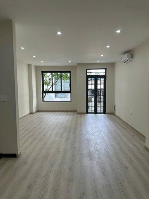 bán nhà đường lê trung nghĩa diện tích: 5x17m trệt 2 lầu