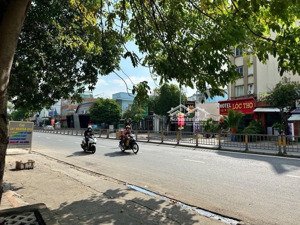 mặt tiền đường quận tân phú, giá thấp nhất thị trường. 560m2 full thổ cư, 8x60m. giá chỉ 5x tỷ
