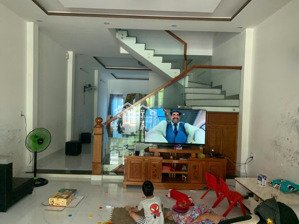 bán nhà 2 tầng đường phạm hữu nhật (đường 15m) gần bãi tắm non nước. gía 8ty2 lh 