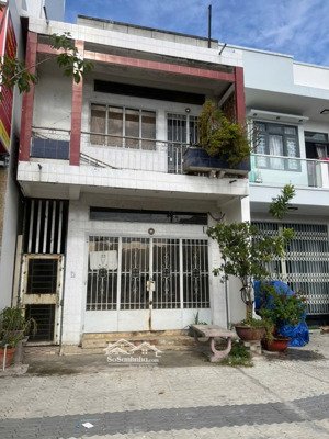 cho thuê mặt tiền dương quãng hàm gò vấp ( diện tích 100m2 + vỉa hè rộng rãi )