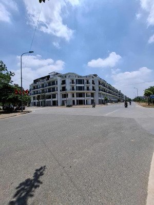 cho thuê cửa hàng tại chợ sinh viên nông nghiệp 30 triệu/th, 100m2, trâu quỳ gia lâm