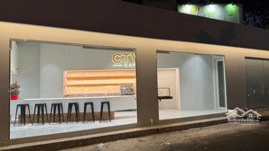 mặt bằng cho thuê cóc 2mặt tiền đường bà huyện thanh quan p vts q3.(26x6m,trệt 1lầu trống suốt)