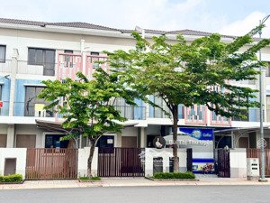 bán lỗ căn 3 tầng đã có sổ hồng view công viên