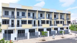 chính chủ chuyển nhượng lại căn nhà 3 tầng 148m2 kdc phước đông giá 2ty - sổ sẵn công chứng ngay