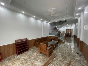 cho thuê nhà mới 100% phố văn cao, 8 p.ngủ khép kín, dt: 90m2.