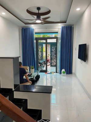 bán nhà 3 tầng full nội thất đường số 10 trong khu đô thị hà quang 2 lh 