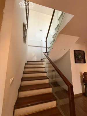 tôi cần bán gấp nhà mặt phố hàng mã, hoàn kiếm, 100m 5 tầng, giá 65 tỷ