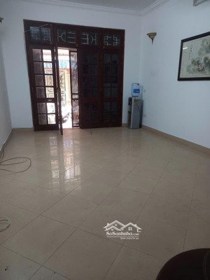 chính chủ cho thuê nhà riêng ngõ trung kính, cầu giấy. dt 75m2x 4 tầng.