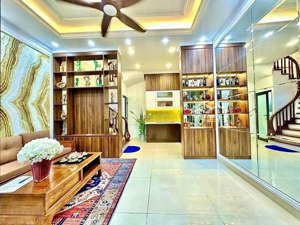 nhà đẹp ở ngay - 33m2, 5 tầng - ngõ rộng, 60m ra ôtô tránh - gần đại học ngoại thương - 8.45 tỷ