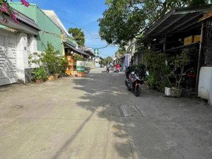 bán nhà trệt lầu lộ ô tô 8m diện tích đất gần 200m2 ngay trung tâm, giá dưới 9 tỷ