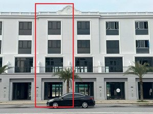 còn 1 căn shophouse giáp quảng trường, gần tttm vincom, giá full nhỉnh 10 tỷ/căn, lh 