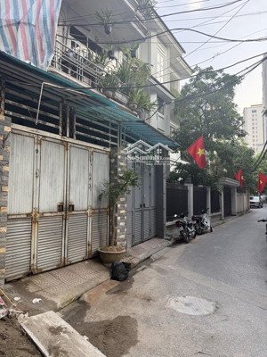 siêu phẩm bồ đề nhà 7 tầng thang máy gara 2 ô tô full nội thất 5 sao mặt tiền đẹp