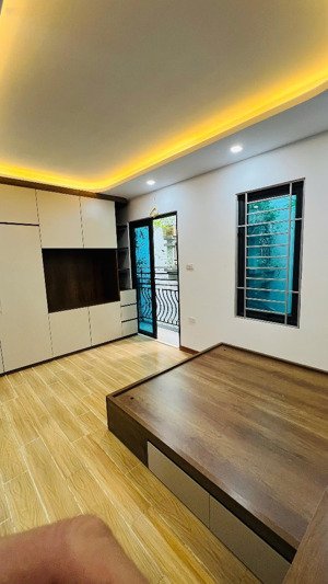 bán siêu phẩm quan nhân - dt 30 m2- 5 tầng- mt 5.3 m/ giá 7.95 tỷ.