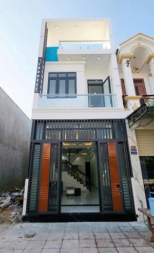 nhà rẻ: 3tỷ550, có phòng ngủ dưới nhà 1 trệt 1 lầu kdc cạnh ngã tư miếu ông cù, tp. thuận an