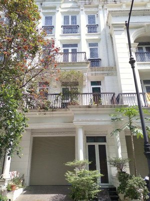 chính chủ cho thuê nhà liền kề kđt louiscity đại mỗ, 5,5 tầng, thang máy, đường trước 11m, sau 1,5m