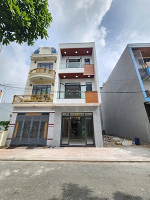 nhà gần sài gòn: 5tỷ500, 67.5m2 nhà 2 lầu gần vincom ngã tư 550 tp. dĩ an