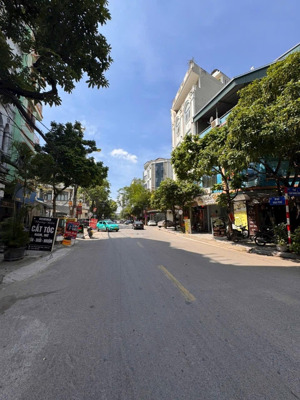 bán nhà văn phú ngõ rộng oto vào thẳng nhà cách mặt đường chính vài bước chân 45m2 giá chỉ 10.6 tỷ