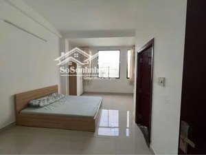 cần bán gấp nhà 325/48 bạch đằng, dt(4.9x18m). trệt/lửng 2 tầng. tn 45 triệu/tháng. chỉ 10.9 tỷ