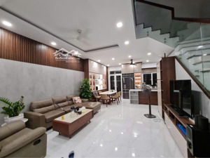 bán merita kđ view trực diện công viên thoáng mát, nhà full nội thất đẹp, 6x17m