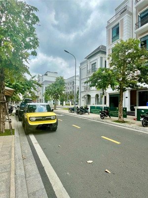 bán nhà phố liền kề 96m2 giá 16.5 tỷ tại dự án vinhomes grand park