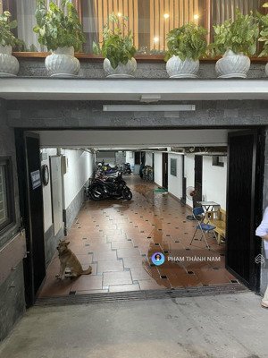 bán tòa căn hộ 9 tầng, 200m, trịnh công sơn view hồ tây & sông hồng ,300tr/tháng giá 135 tỷ