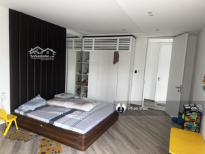 chính chủ bán căn góc mega village nội thất đầy đủ. đang cho thuê. sổ hồng riêng. gọi 
