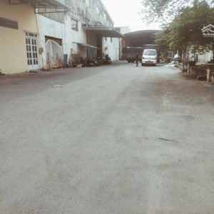 cho thuê kho 260 - 500 - 600m2 - 700m2 đường kế aeon tân phú container 40f vào ok, pccc