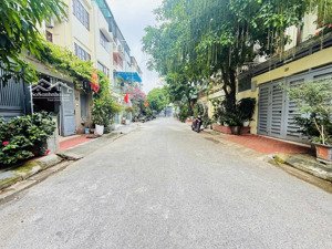 bán nhà phân lô hoàng văn thái 80m2 mặt tiền 5m an ninh tốt gần hồ giá rẻ