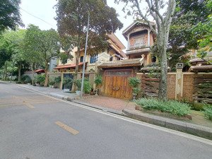 bán biệt thự tại lạc long quân, 145 tỷ, 290m2, giá ưu đãi, view đẹp