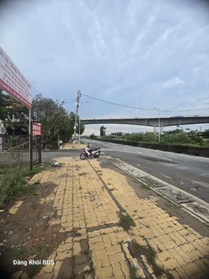 bán 6000m2 đất mặt tiền nguyễn hữu thọ nhà bè. ngay vòng xoay cao tốc bl, lt 40x150m. giá 9tr/m2