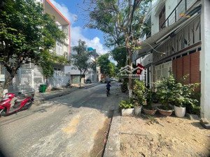 bán lô đôi đất biển mỹ khê mặt tiền trần thanh mại, dt 150m2, ngang 10m , giá nhỉnh 110tr/m2