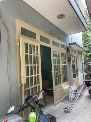 cho thuê nhà nguyên căn 30m 1t1l , p tân phú q9 . sát bên suối tiên (3tr/tháng)