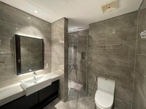 cắt lỗ căn studio rộng nhất, tầng đẹp, ban công đông nam the sapphire hạ long-1 tỷ 520